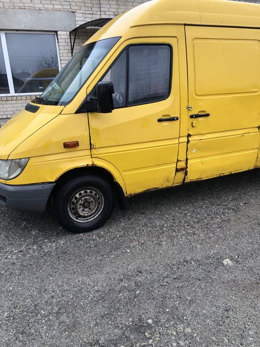 Автомобіль Mercedes-Benz Sprinter