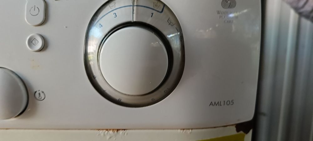 Продам машинку Ariston