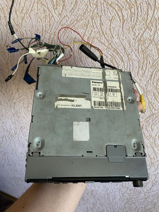 Магнитола с выезжающим экраном