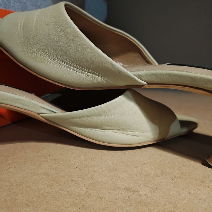 Klapki na obcasie Gino Rossi rozm.38 beżowe