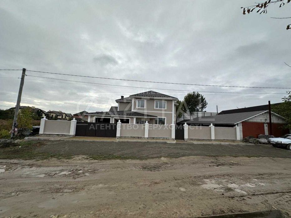 Продаж затишного будинку в Гатному, поруч Республіка, гараж