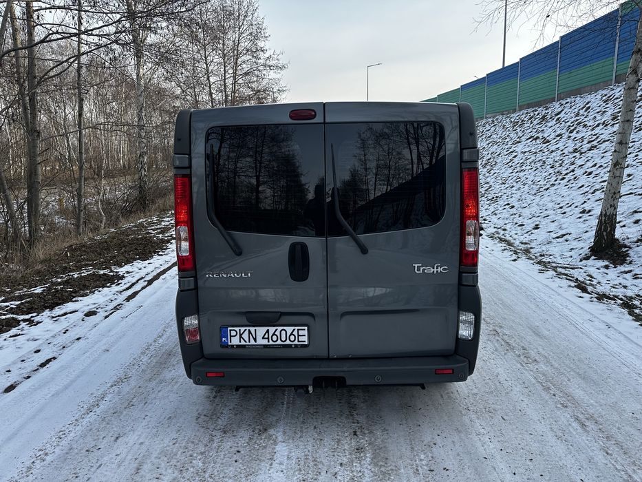 Renault Trafik 2.5 DCI Passenger 8 osobowy