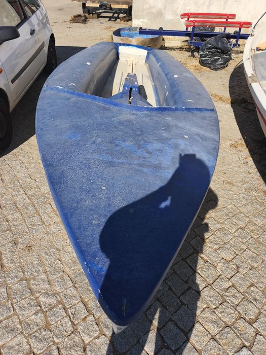 Barco de  vela, só o casco