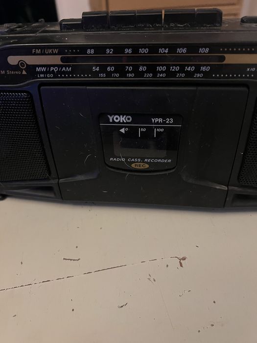 Radio Yoko com clunas embutidas 3 Band