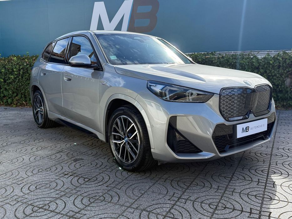 BMW iX1 eDrive20 Pack Desportivo M