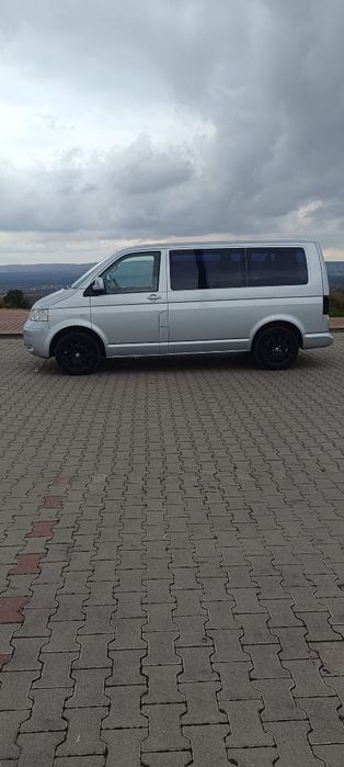VW Transporter T5- zarejestrowany na 8 osób