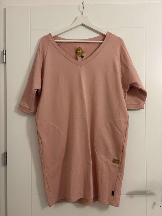 Sukienka jasnoróżowa Pan Tu Nie Stał