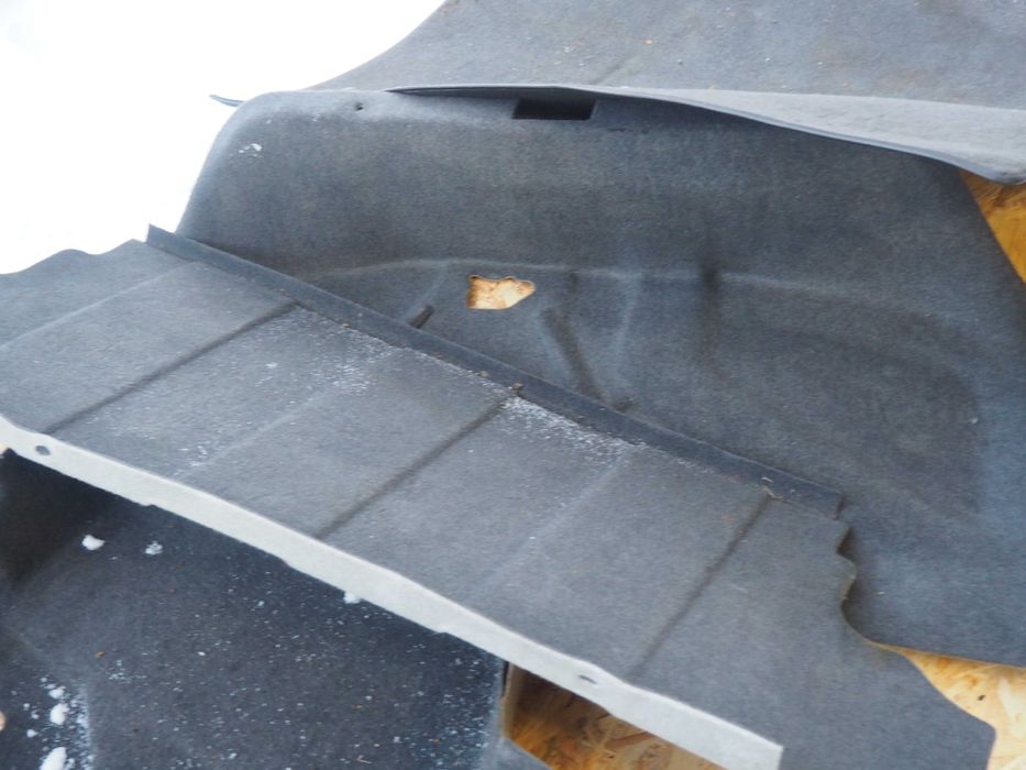 Tapicerka boczki bagażnika mercedes w124 coupe