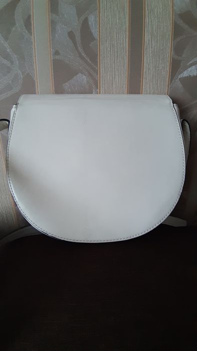 Белая летняя сумка