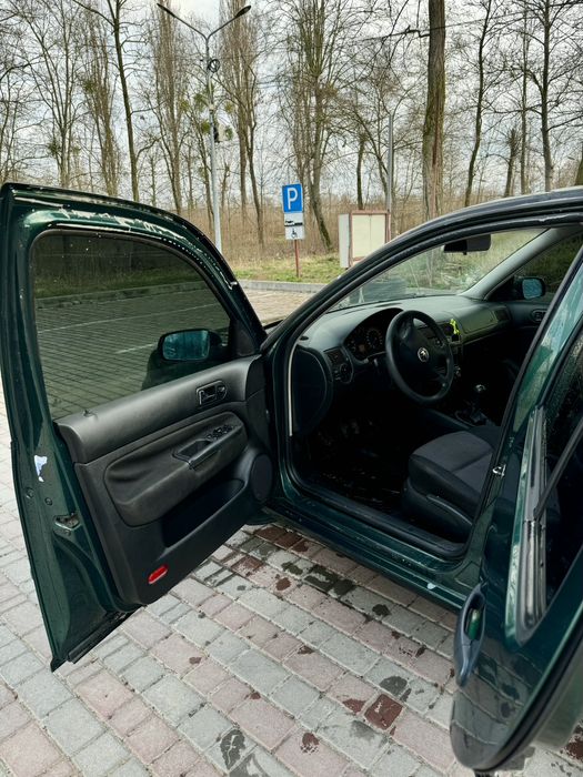 Продам Volkswagen Golf 1.6 2000р