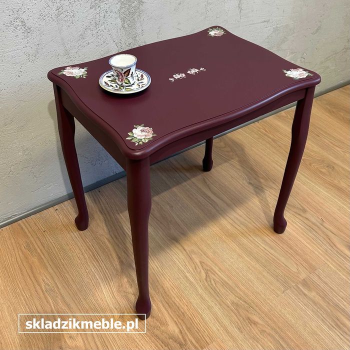 060825 Bordowy stoliczek kawowy z różyczkami, po metamorfozie