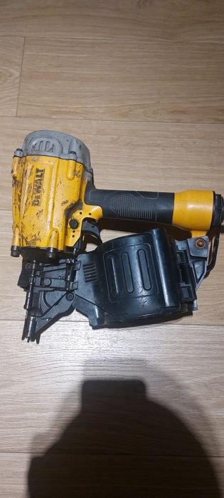 Пневмопістолет.Пістолет для цвяхів 50-83мм.Нейлер Dewalt
