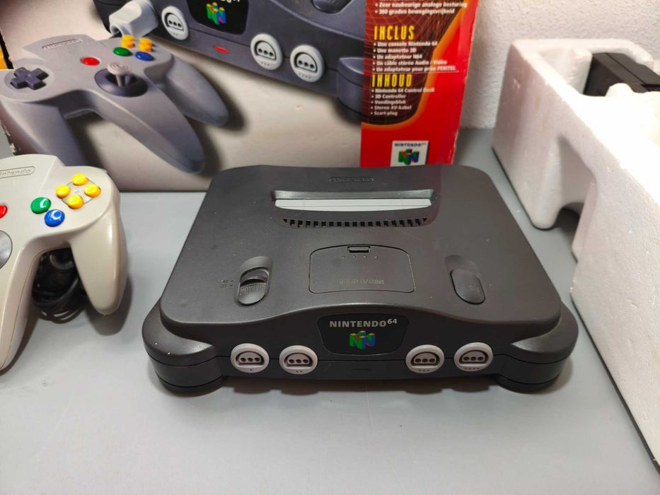 Nintendo 64 em Caixa