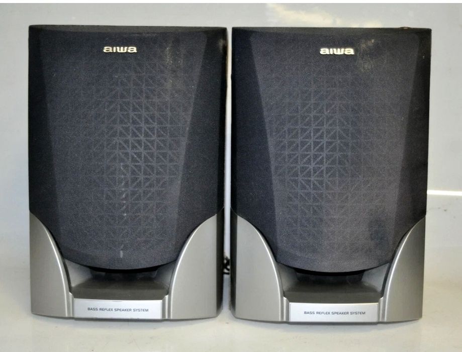 Par de colunas de som AIWA SX-NS112 em bom estado e a funcionar a 100%.