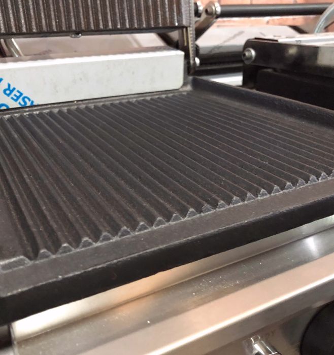 Grelhador/Tostadeira elétricos e a gás