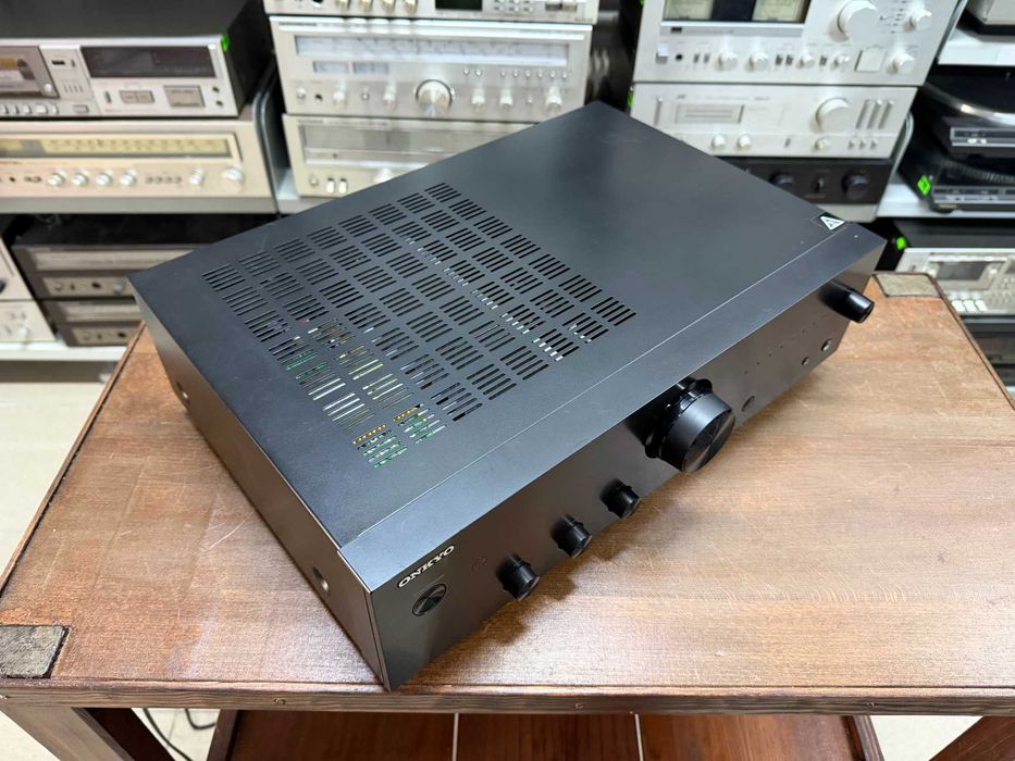 Wzmacniacz Onkyo A-9010, Audio Room