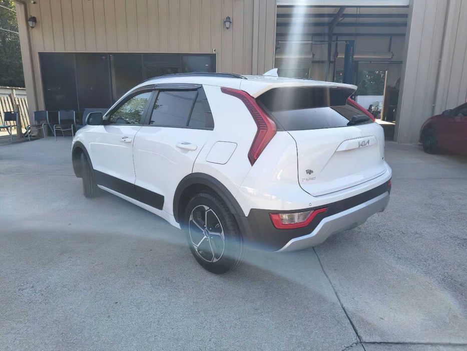 Kia Niro EX      2023