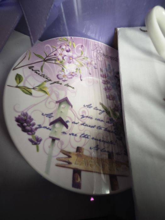 Zestaw dwóch filiżanek ze spodkami motyw lawendy ozdobne pudełko