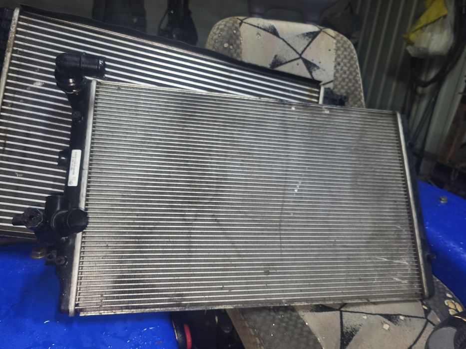 Радіатор охолодження фольксваген  1K0 121 253 H