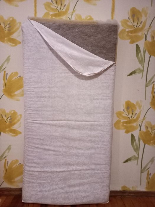 Матрас в дитяче ліжко