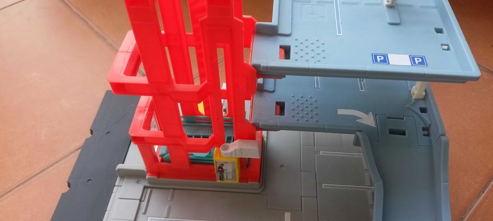 Matchbox - wielopoziomowy parking