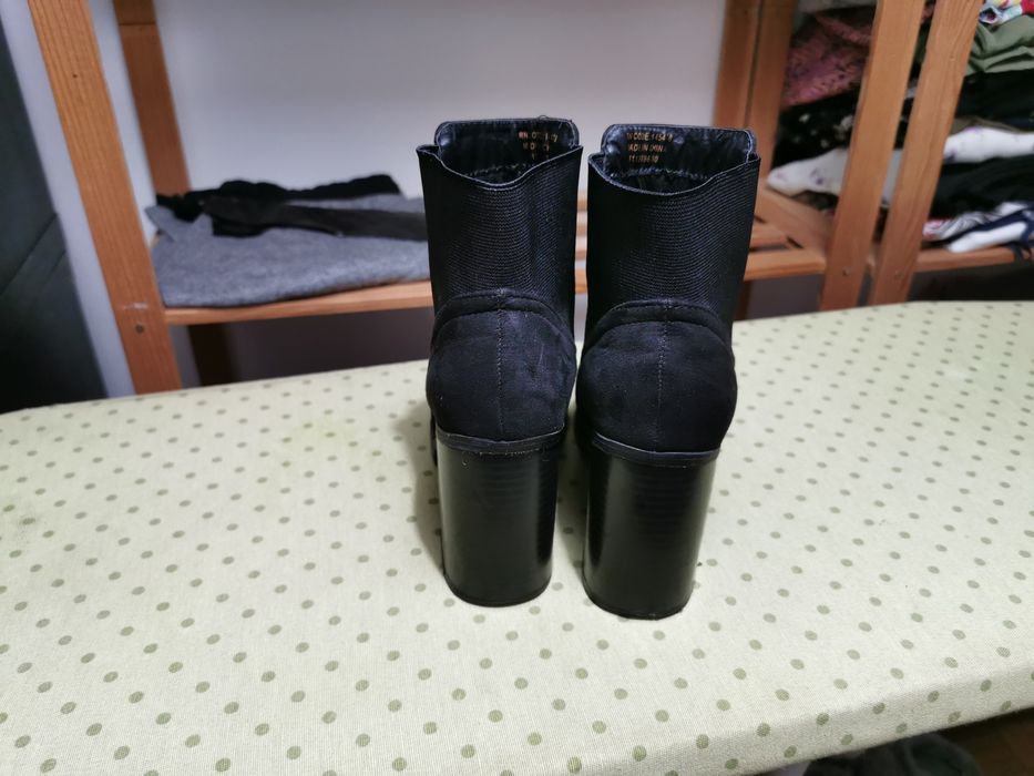 Botas usadas poucas vezes