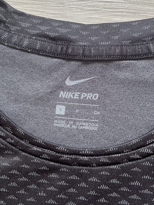 Футболка Nike pro спортивна