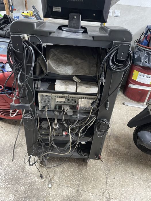 Consola com Maquina diagnostico e analisador de gases