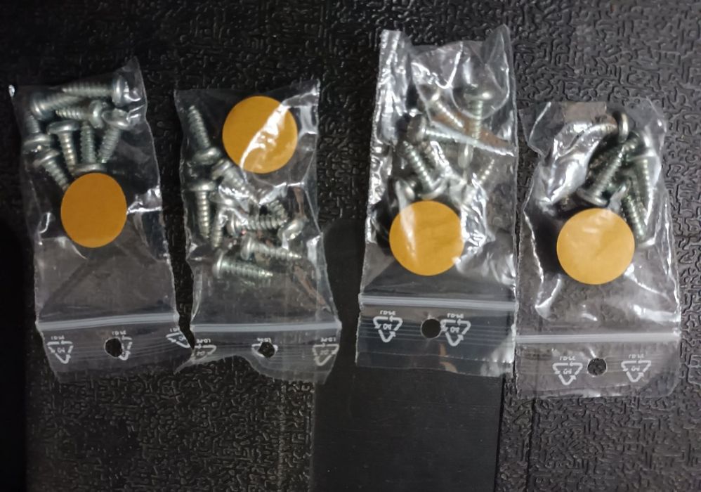 Lote parafusos e esponjas autocolantes