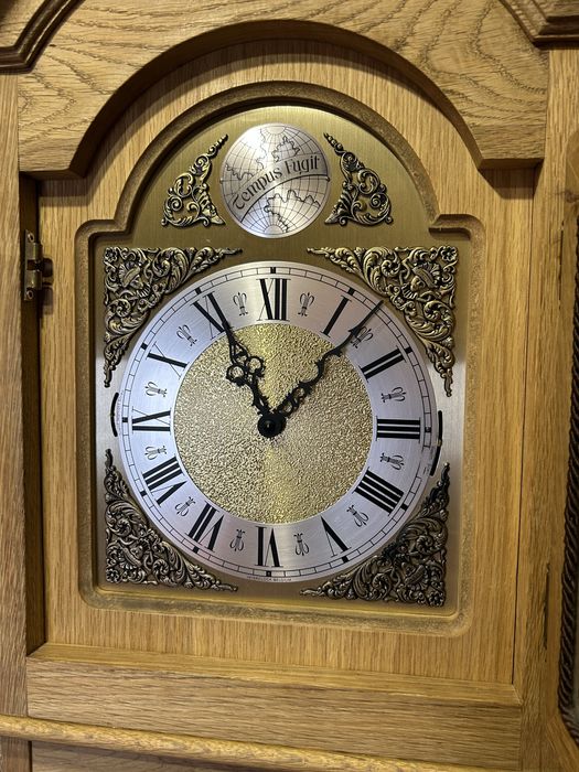 Продам механические настенные часы с четвертным боем. Германия