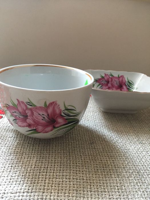 Чашки, салатнички з лiлiями