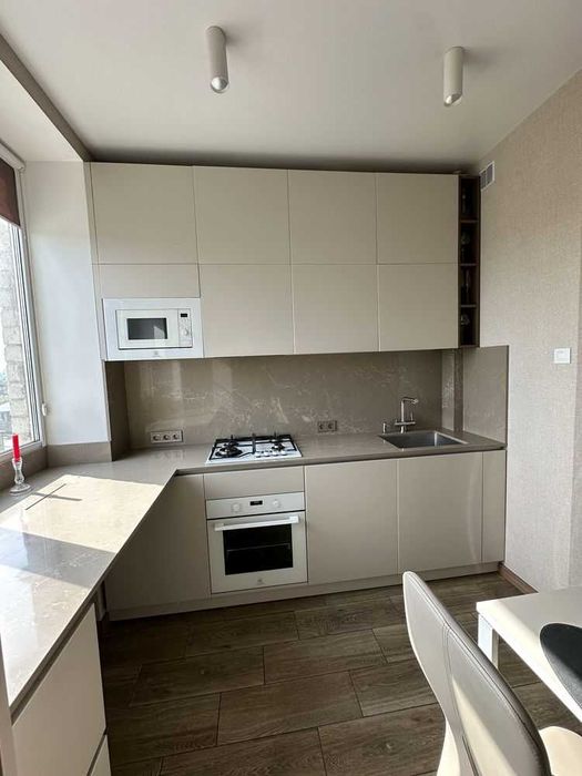 D1U  Продам 2 кім. квартиру вул. Москалівська, 92