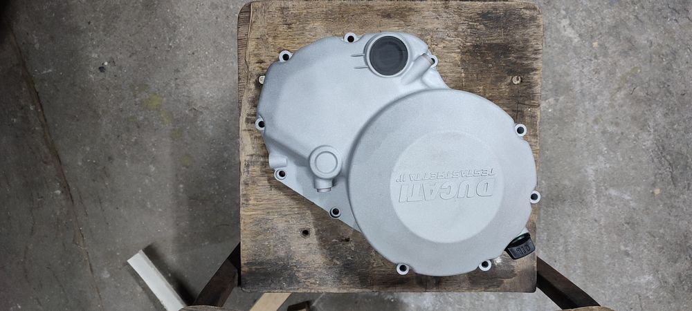 Piaskowanie, szkiełkowanie, sodowanie, czyszczenie małych elementów.