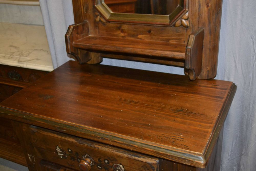 szafka z lustrem . ręcznie malowana