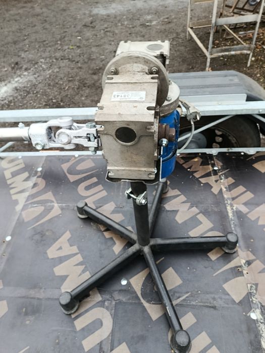 Rożen, Rożno, Grill obrotowy elektryczny pieczone prosię