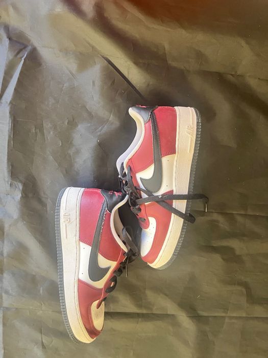 Air force 1 vermelho preto e branco