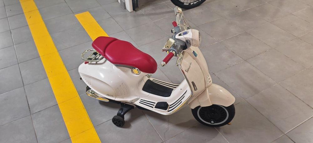 Moto bateria criança - Vespa