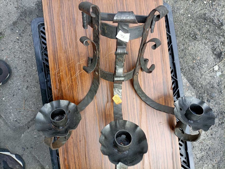 Świecznik z metaloplastyki