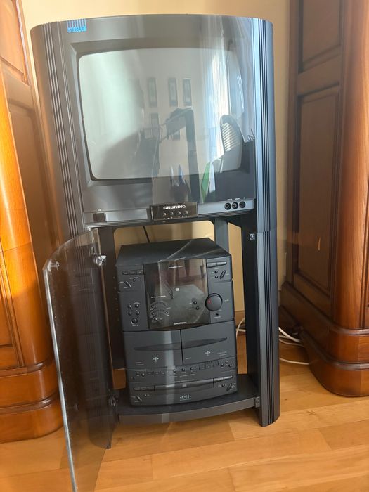 Wieża Grundig z tv
