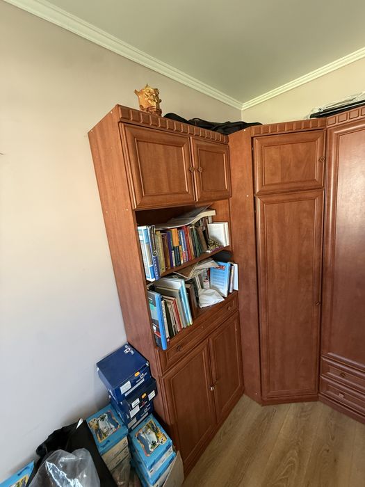Продам кутову шафу в спальню