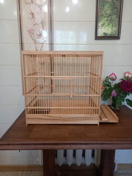 Деревянные клетки для  птиц