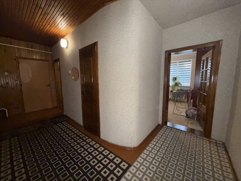 Будинок з ремонтом та виходом до водосховища . Велика ділянка, баня