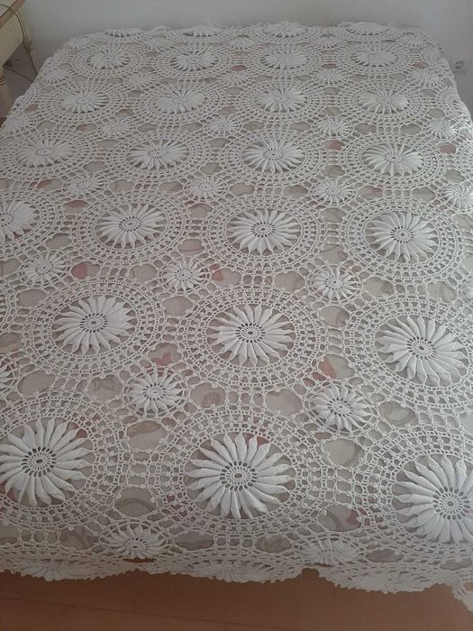 Colcha de renda para cama de casal / sem uso