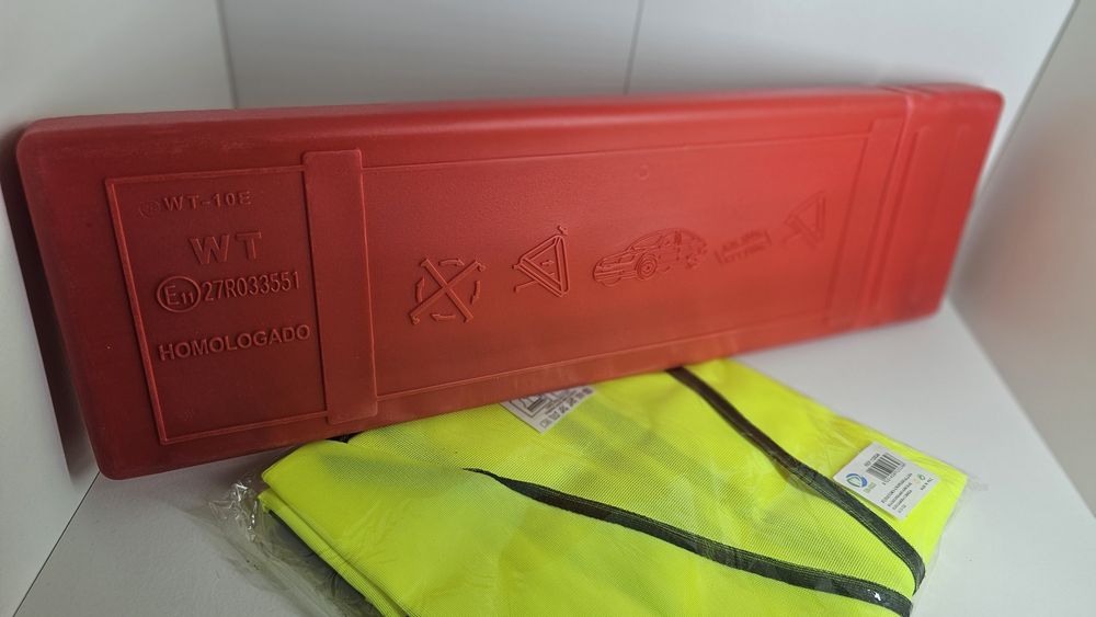 Colete refletor mais triângulo de sinalização