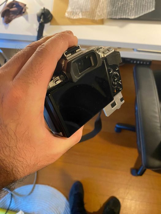 Olympus OM-D E-M10 (body only + charger)