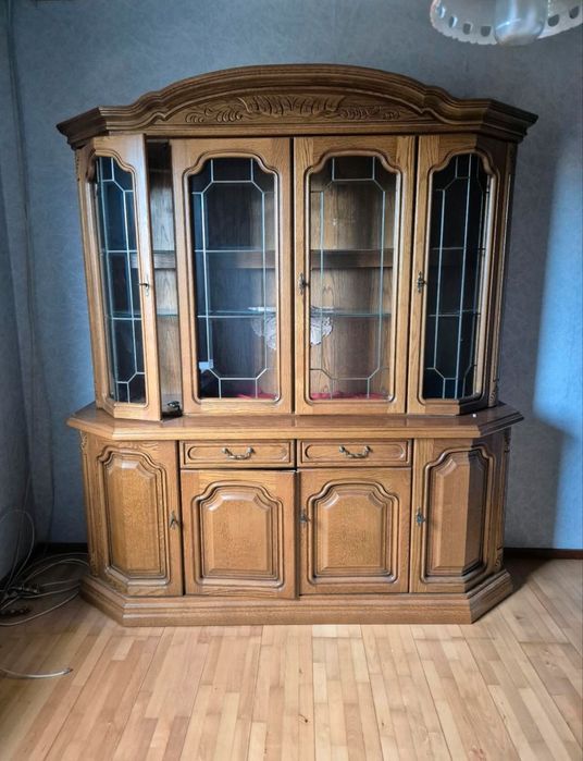 Witryna dębowa ze szklem