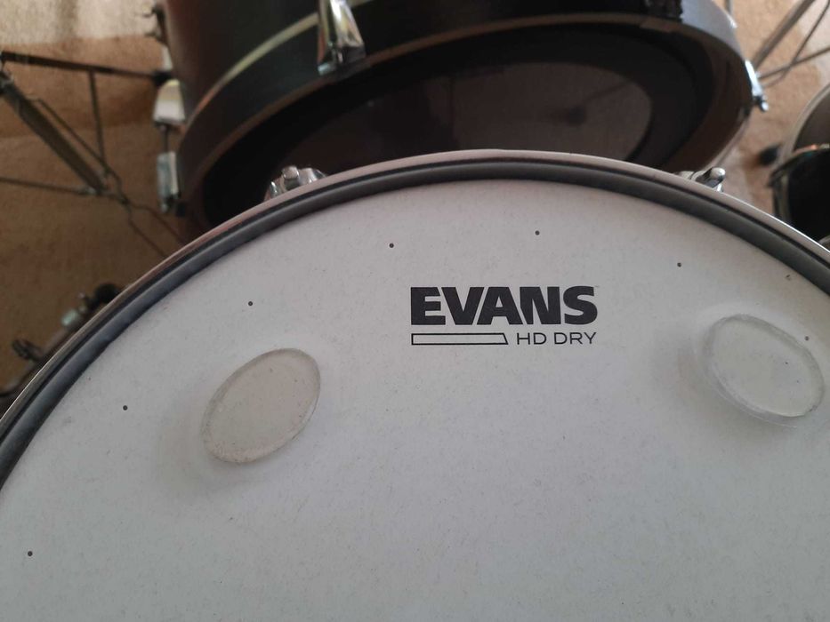 Bateria tama imperialstar (4 timbalões, acabamento em madeira)