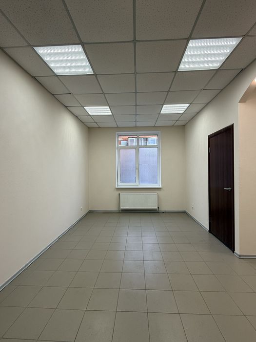 Приміщення під офіс, салон, магазин. Центр