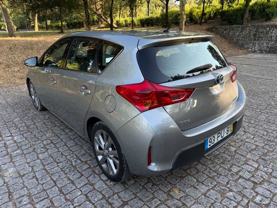 Toyota Auris hybrid 1.8