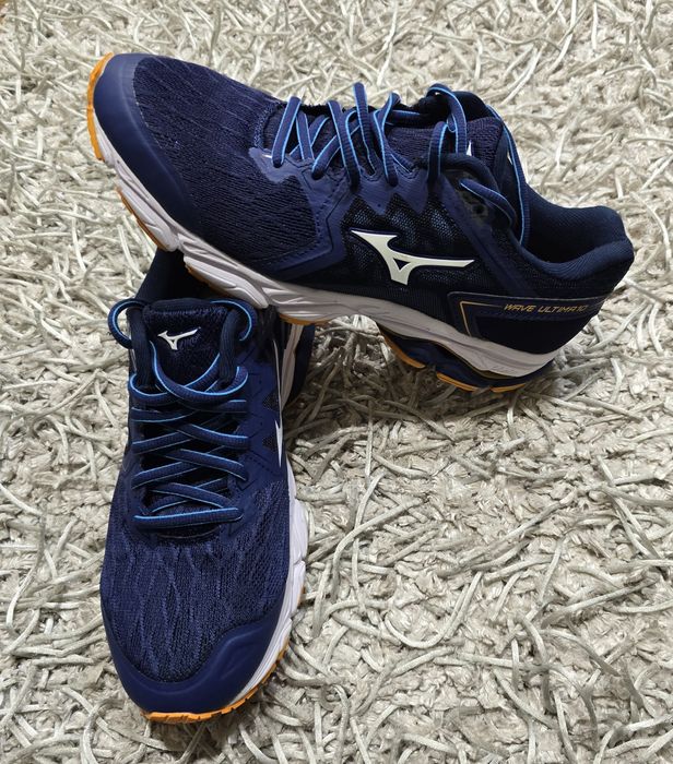 Шикарние кросівки mizuno wave ultima 10.